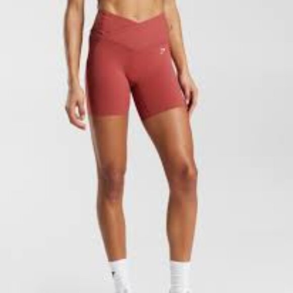 GYMSHARK CR5OSSOVER WOMEN POMEGRANATE RED WORKOUT SHORTS SIZE MEDIUM  PRE-OWNED - Picture 1 of 6
